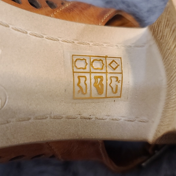 Mago Women's Brown Perforated Leather Peep Toe Heels Sandals ( US 6) - Picture 4 of 10